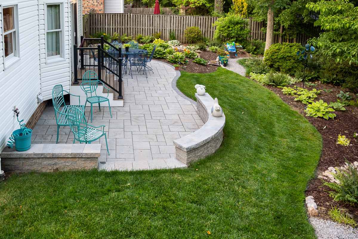 Paver Patio with Modular Sitting Walls