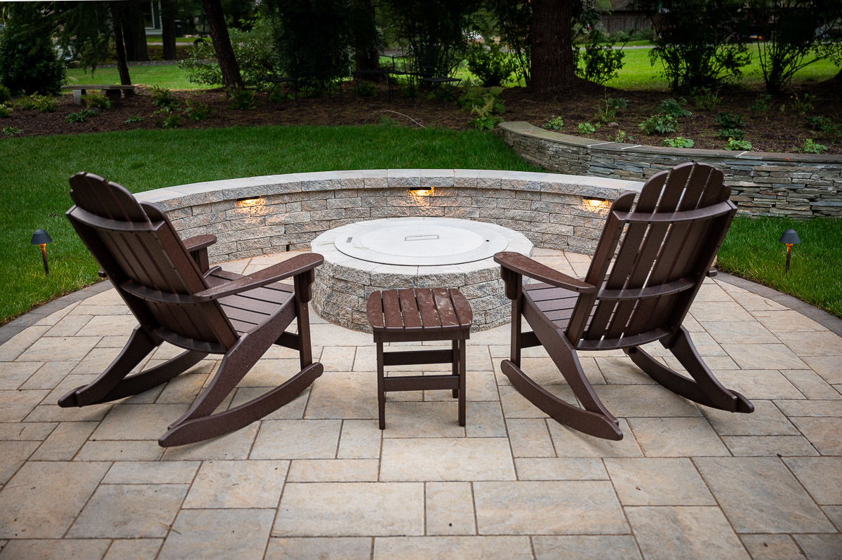 Paver Patio with Modular Sitting Wall & Fire Pit