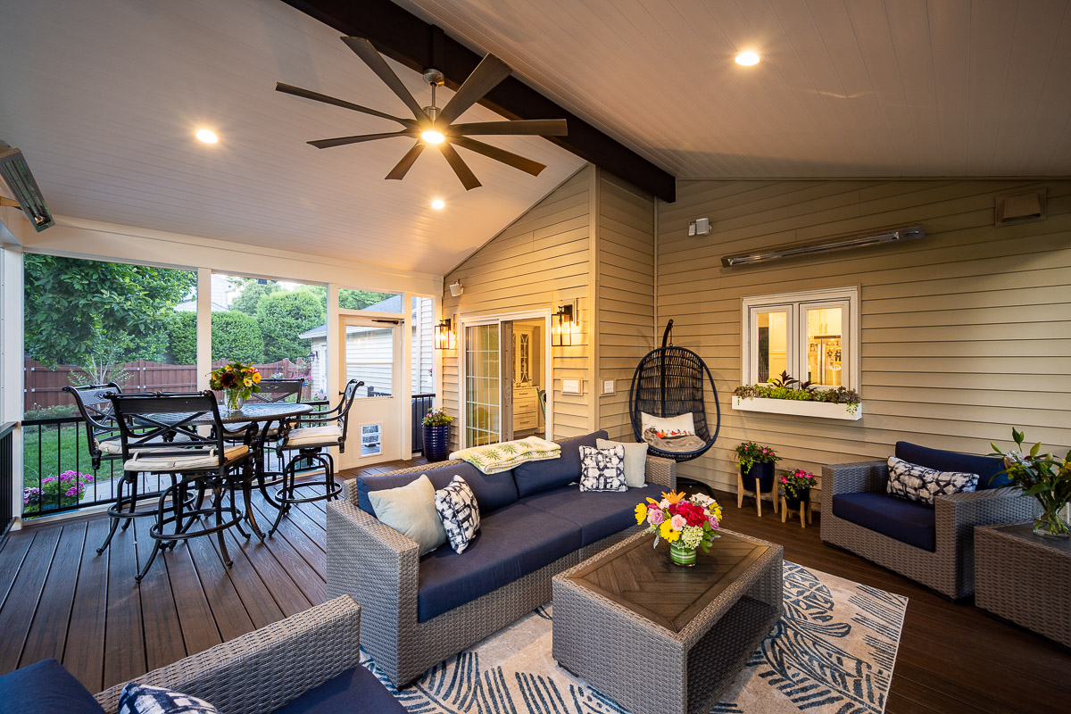 Screened Porch with Multiple Zones